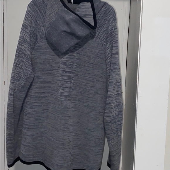 Sweater - Picture 4 of 4